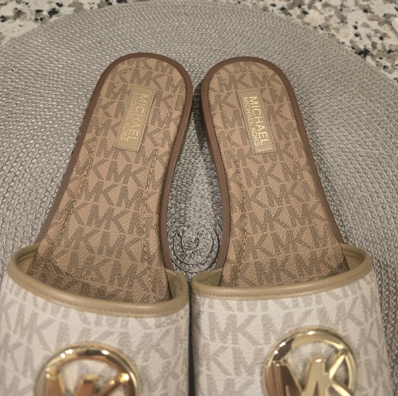 MICHAEL KORS Sandals - Picture 2 of 3
